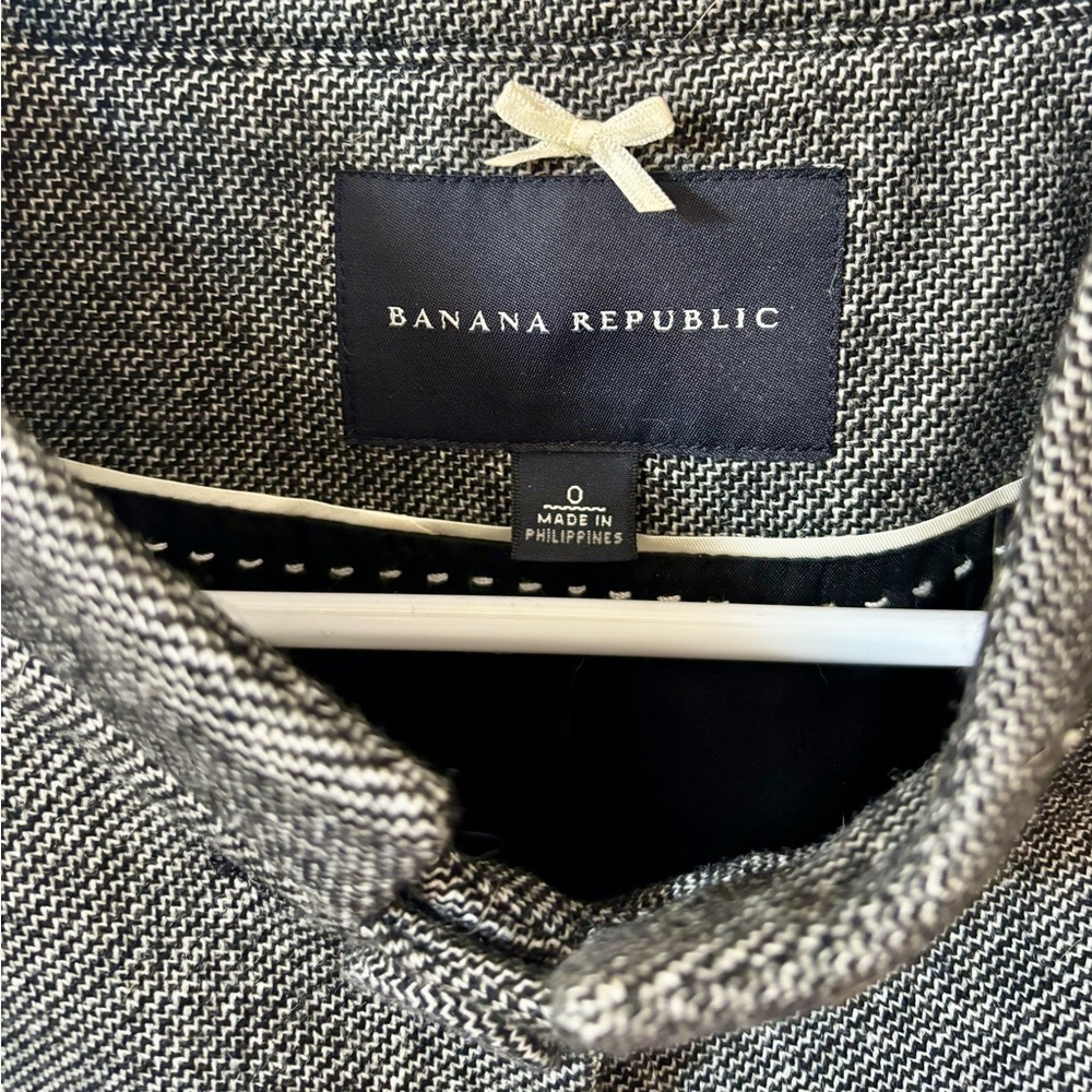 NWOT Banana Republic Cropped Tweed Jacket Size 0 Structured Button Front - Picture 4 of 5
